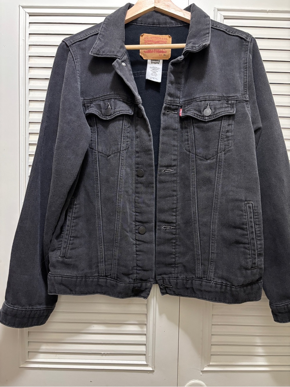Levi's Women's Charcoal washed Black Denim Trucker Jacket